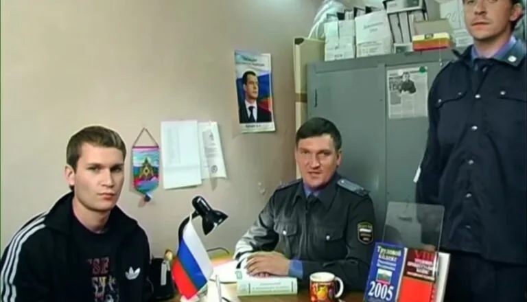 Момент из 1 серии 1 сезона